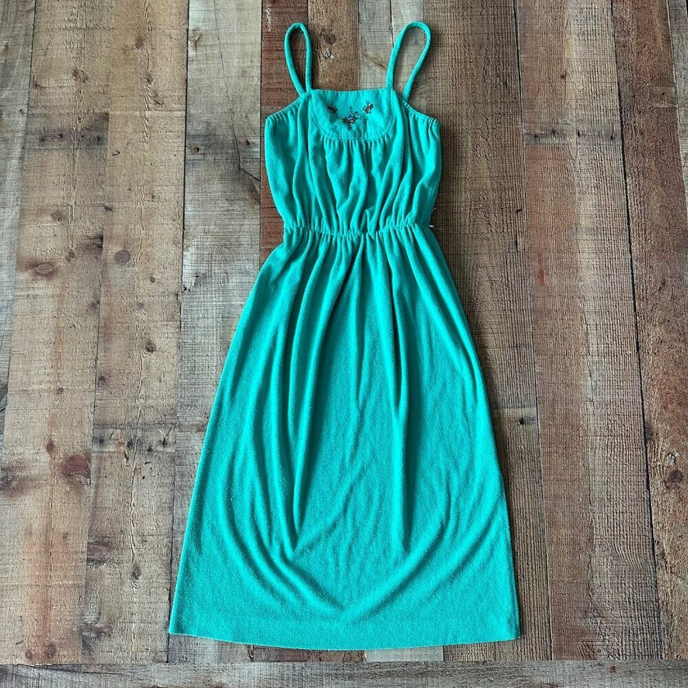 Green Terry Cloth Midi Sundress With Floral Embroidery Cami Sleeves Sleeveless